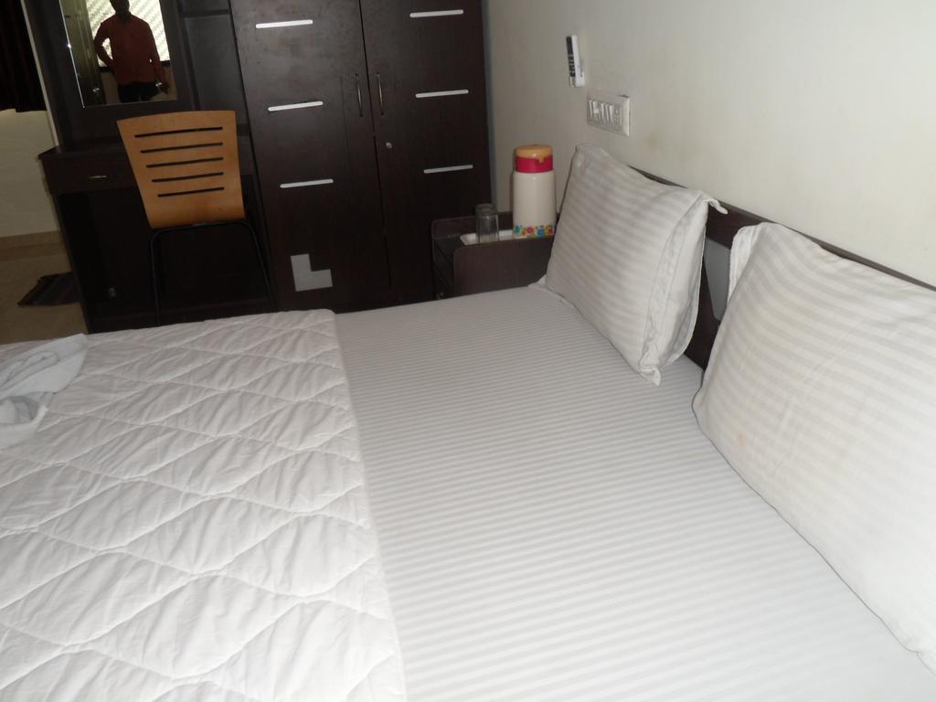 Hotel Rajdeep Inn Ahmedabad Exterior foto