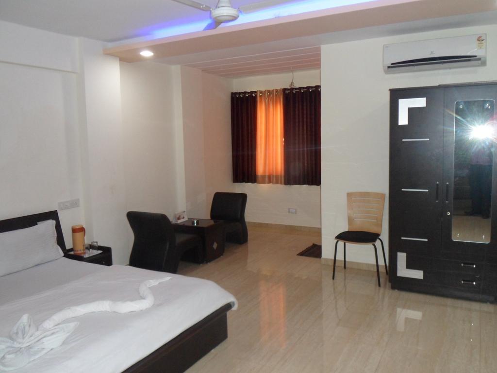 Hotel Rajdeep Inn Ahmedabad Exterior foto