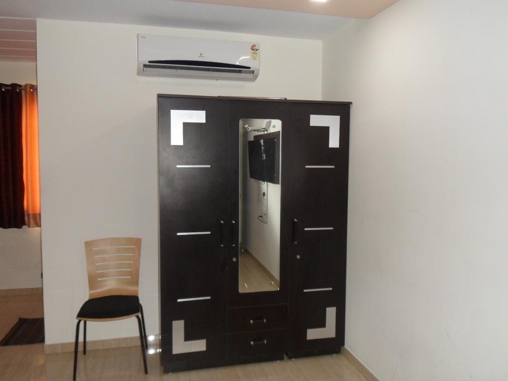 Hotel Rajdeep Inn Ahmedabad Exterior foto